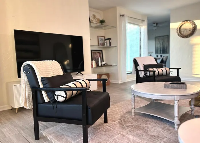 Beautiful Waterfront Short Walk To The Your Search Ends Here