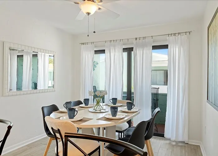 Apartment Beautiful Waterfront Short Walk To The Your Search Ends Here