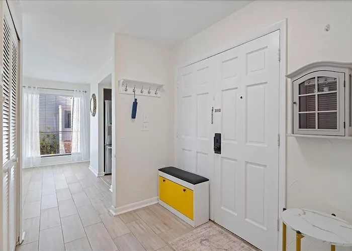 Beautiful Waterfront Short Walk To The Your Search Ends Here *