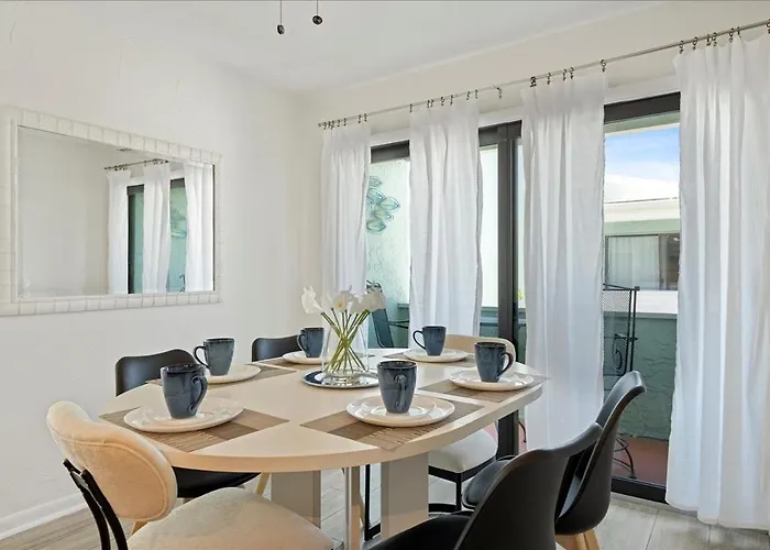 Beautiful Waterfront Short Walk To The Your Search Ends Here