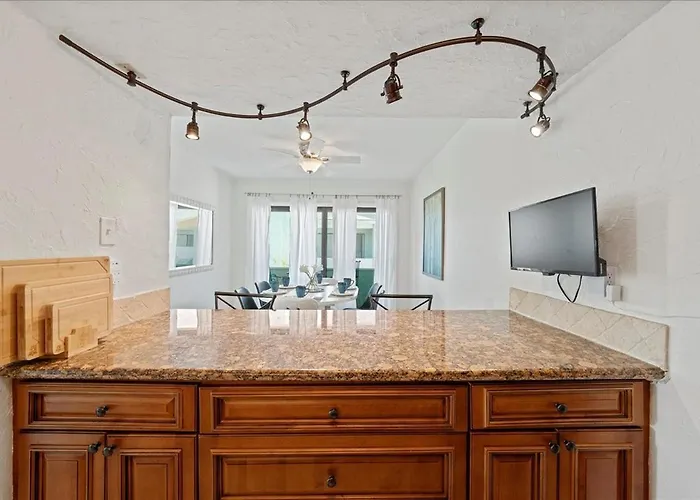 Beautiful Waterfront Short Walk To The Your Search Ends Here *