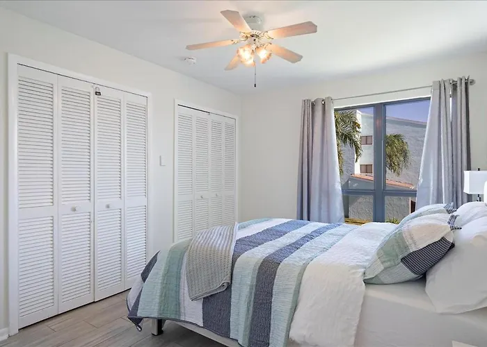 Apartment Beautiful Waterfront Short Walk To The Your Search Ends Here Clearwater Beach