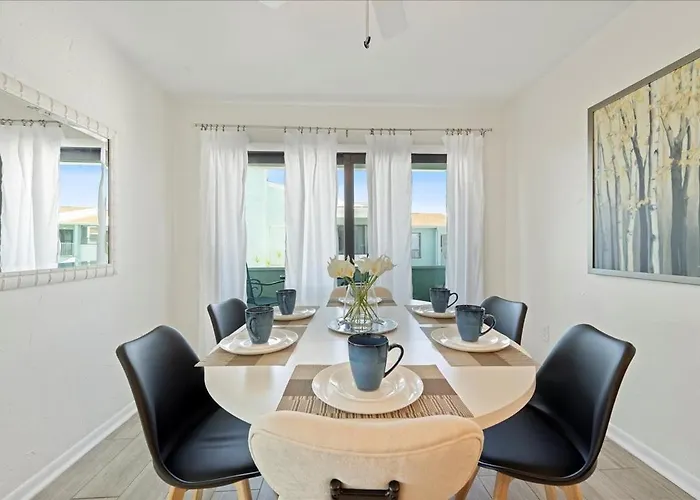 Apartment Beautiful Waterfront Short Walk To The Your Search Ends Here Clearwater Beach