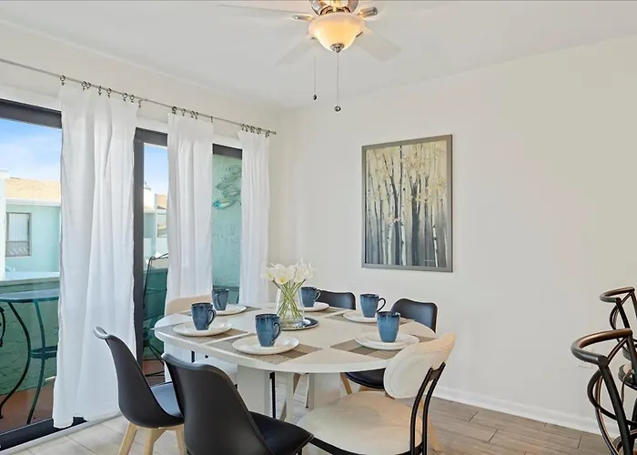 Beautiful Waterfront Short Walk To The Your Search Ends Here
