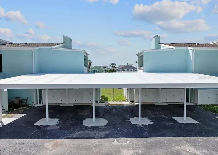 Beautiful Waterfront Short Walk To The Your Search Ends Here *