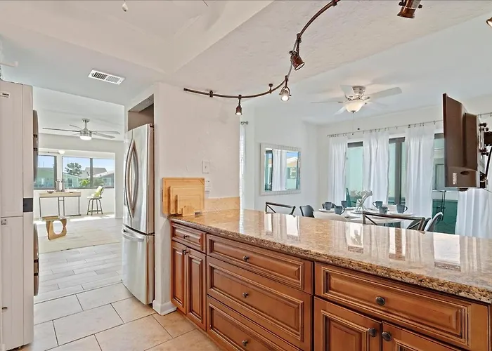 Apartment Beautiful Waterfront Short Walk To The Your Search Ends Here *