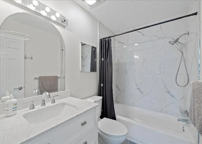 Beautiful Waterfront Short Walk To The Your Search Ends Here Apartment *