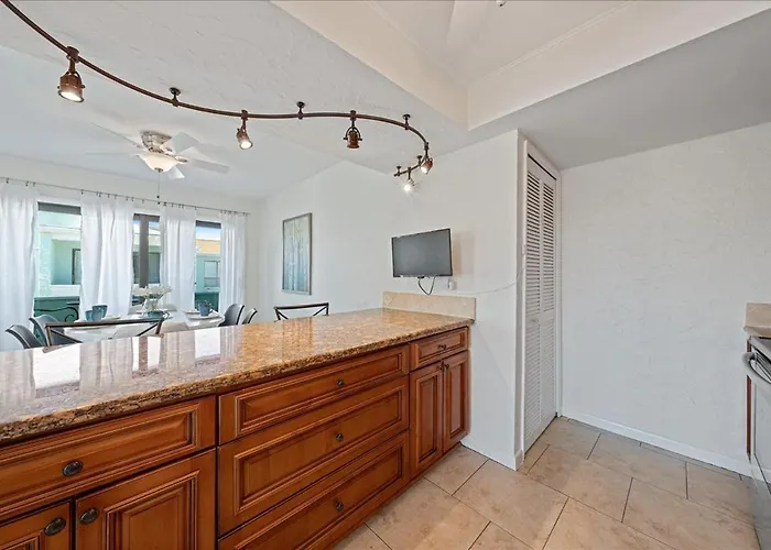 Apartment Beautiful Waterfront Short Walk To The Your Search Ends Here Clearwater Beach