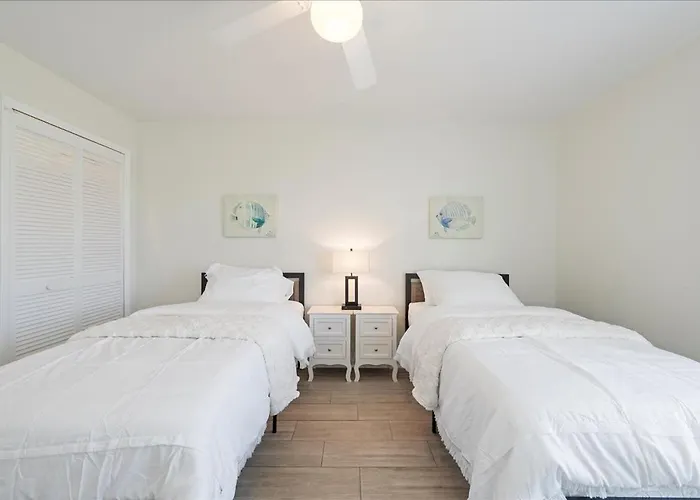 Beautiful Waterfront Short Walk To The Your Search Ends Here * Clearwater Beach