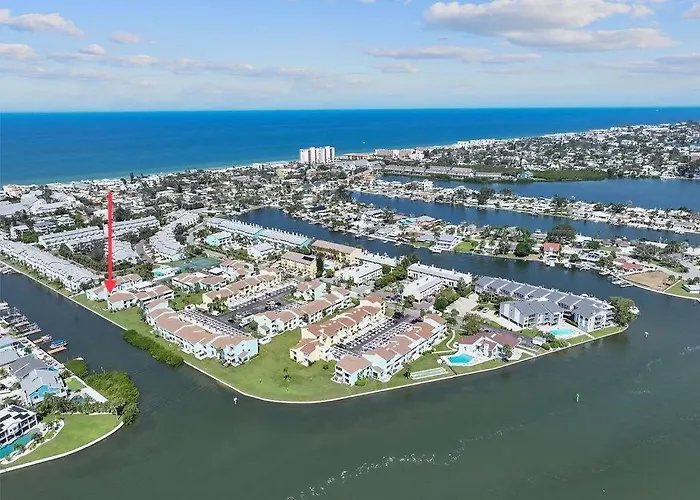 Beautiful Waterfront Short Walk To The Your Search Ends Here *