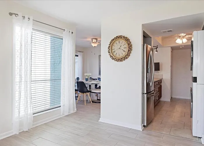 Beautiful Waterfront Short Walk To The Your Search Ends Here *