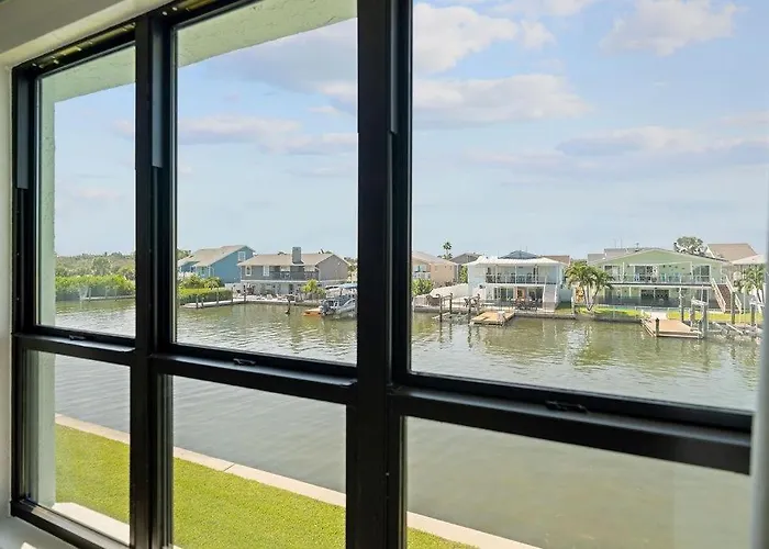 Beautiful Waterfront Short Walk To The Your Search Ends Here *