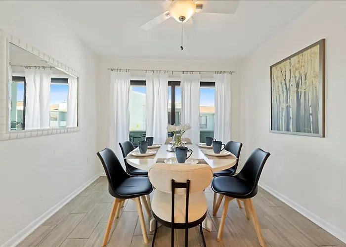 Beautiful Waterfront Short Walk To The Your Search Ends Here * Clearwater Beach